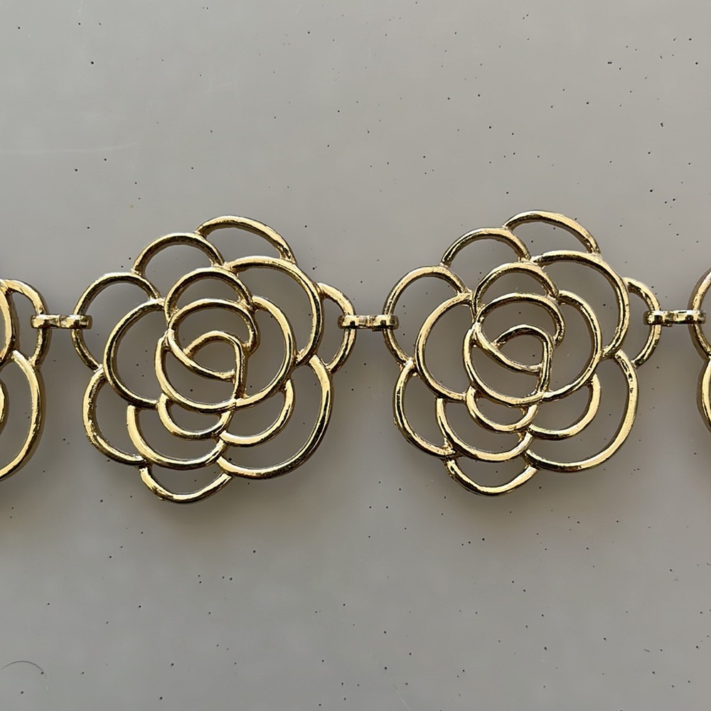Charming Charlie gold colored floral necklace, EUC - Picture 3 of 7